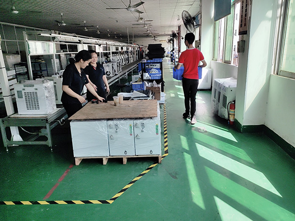銓冠油冷機(jī)車間一角
