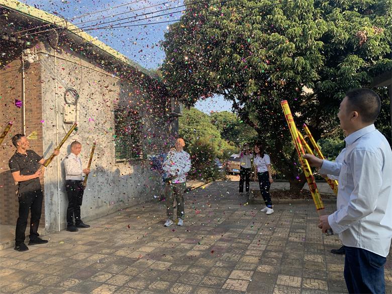 禮炮齊發(fā)