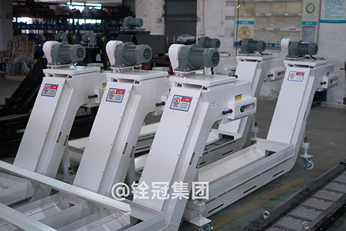 立式數(shù)控加工中心復(fù)合排屑機(jī).jpg