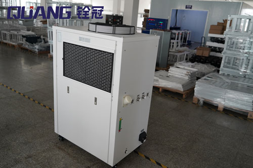工業(yè)冷水機(jī).jpg