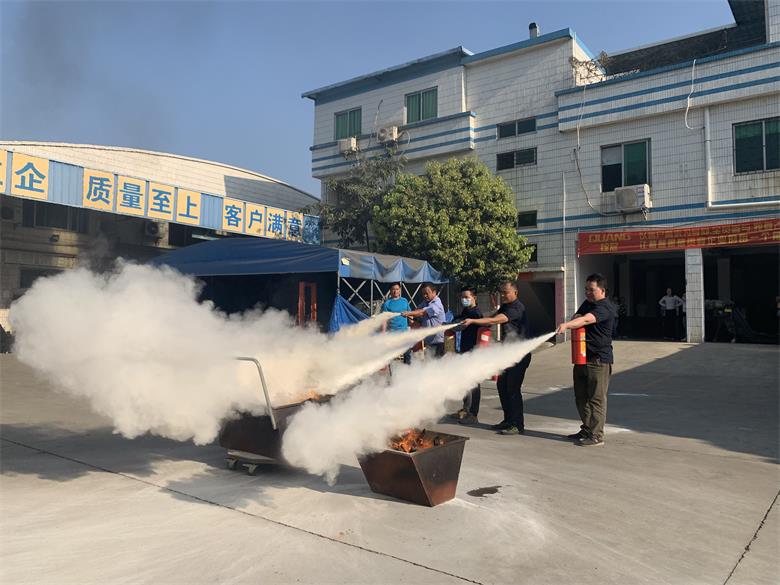 操作滅火器