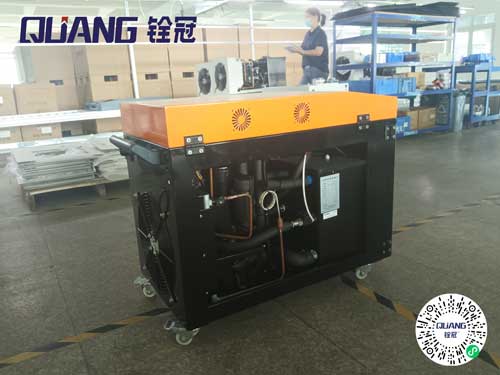 激光冷水機內(nèi)部
