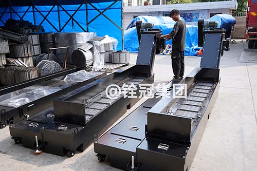 855加工中心鏈板排屑機帶水箱.jpg