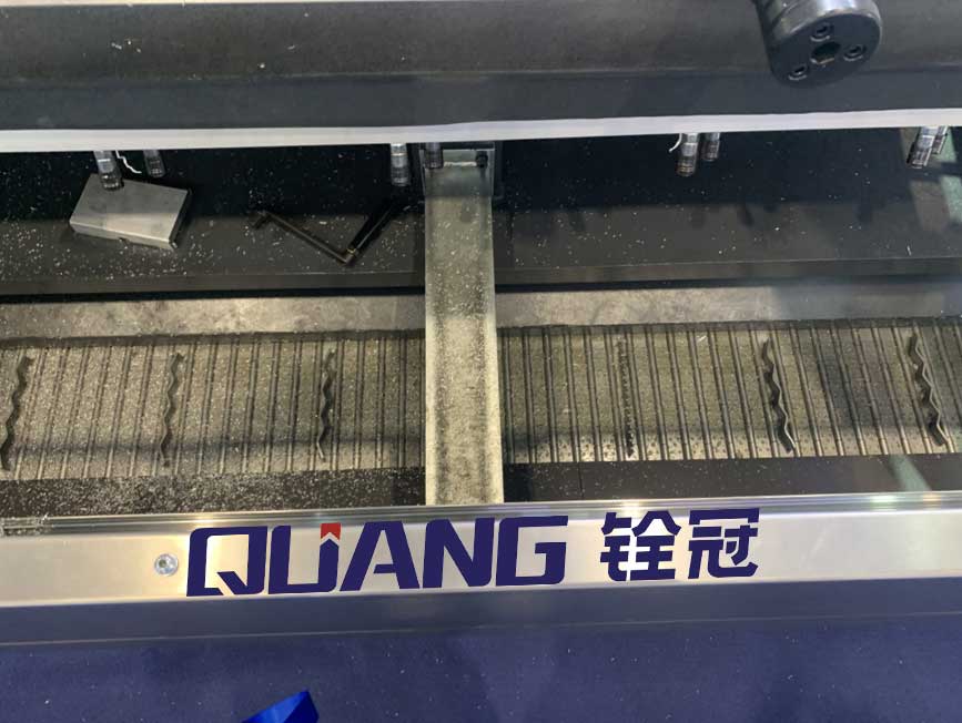 鏈板排屑機(jī)現(xiàn)場(chǎng)