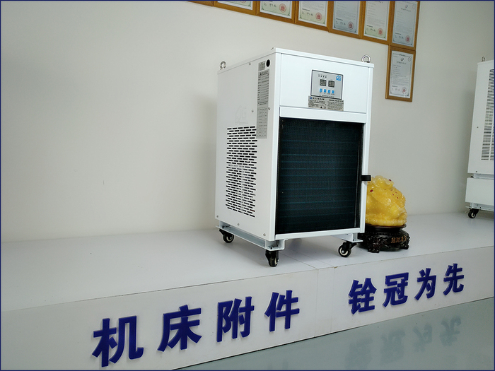 冷水機