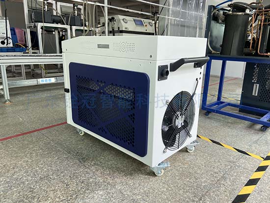 激光冷水機(jī)換水.jpg