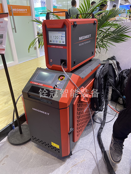 銓冠手持焊冷水機(jī)組成手持焊一體機(jī).jpg