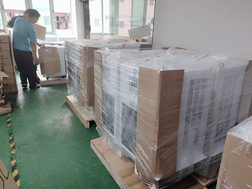 銓冠浸入式水冷機正在打包